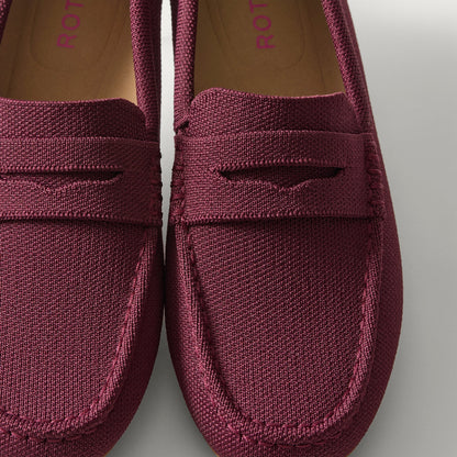 macro | Close up of the toe and vamp of The Daily Driver in Fig.