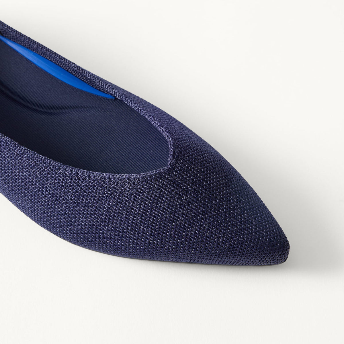 macro | Close up of the toe and vamp on The Point III in Navy.