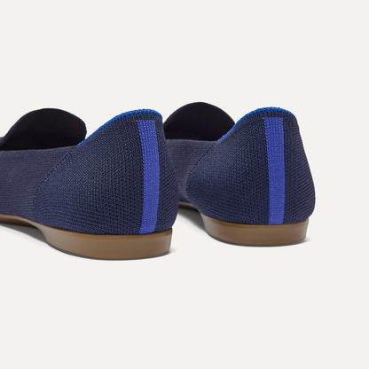 Close up of the heel of The Daily Loafer in Navy, with Rothy's signature blue halo.